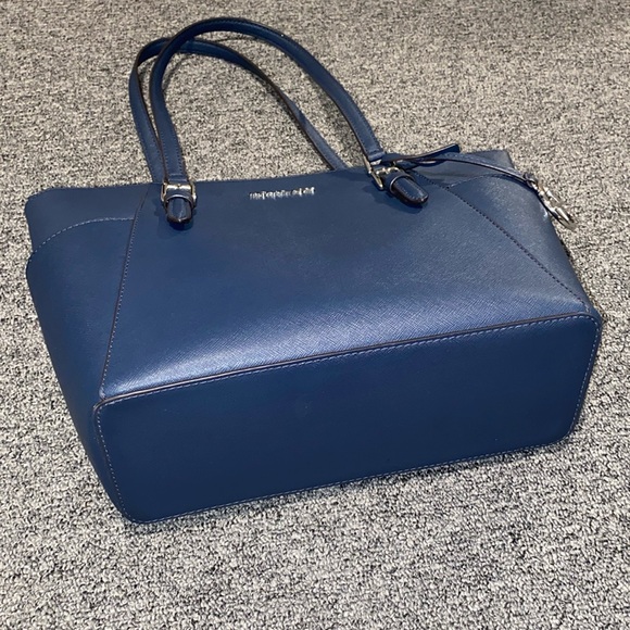 Michael Kors Charlotte Large Leather Top-Zip Navy - Picture 11 of 12